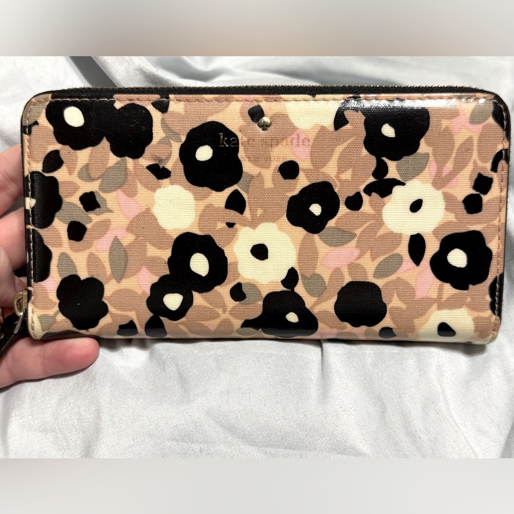 KATE SPADE LONG ZIPPY WALLET